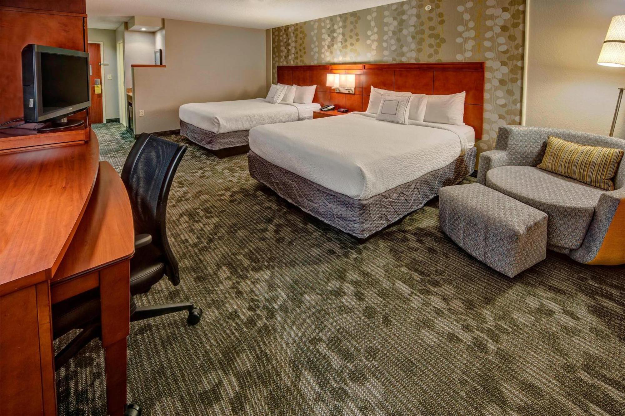 Courtyard By Marriott Alexandria Hotel Exterior foto
