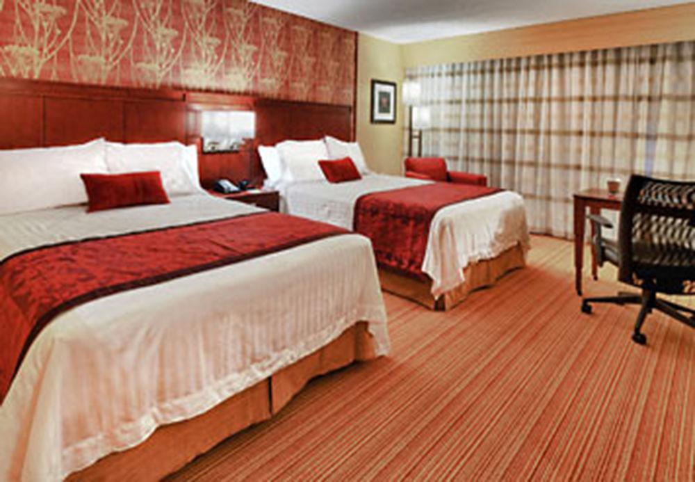 Courtyard By Marriott Alexandria Hotel Quarto foto