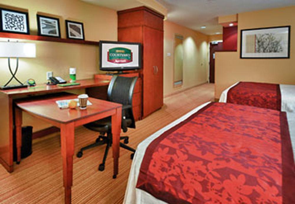 Courtyard By Marriott Alexandria Hotel Quarto foto